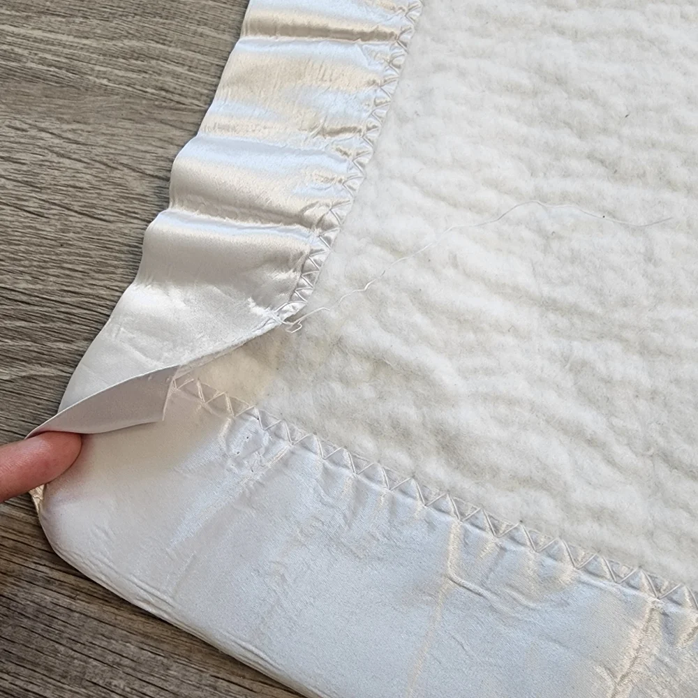 VINTAGE QUILTEX Sailboat Satin Trim Edge White Fleece Baby Blanket